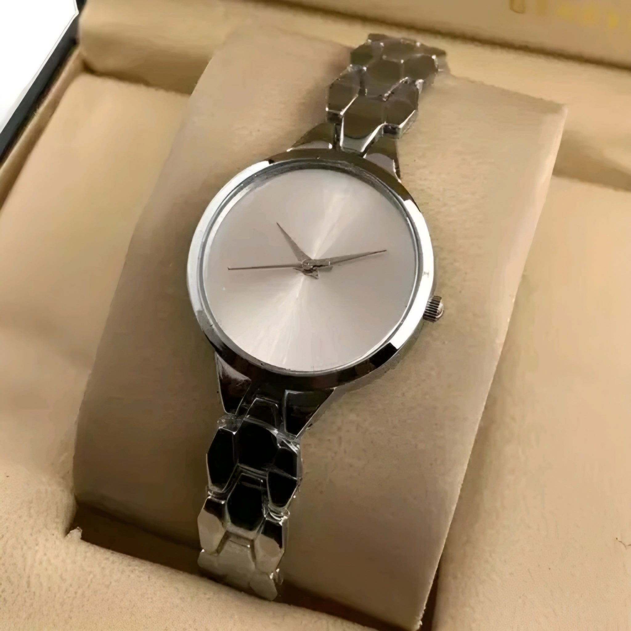 Latest women analog watch